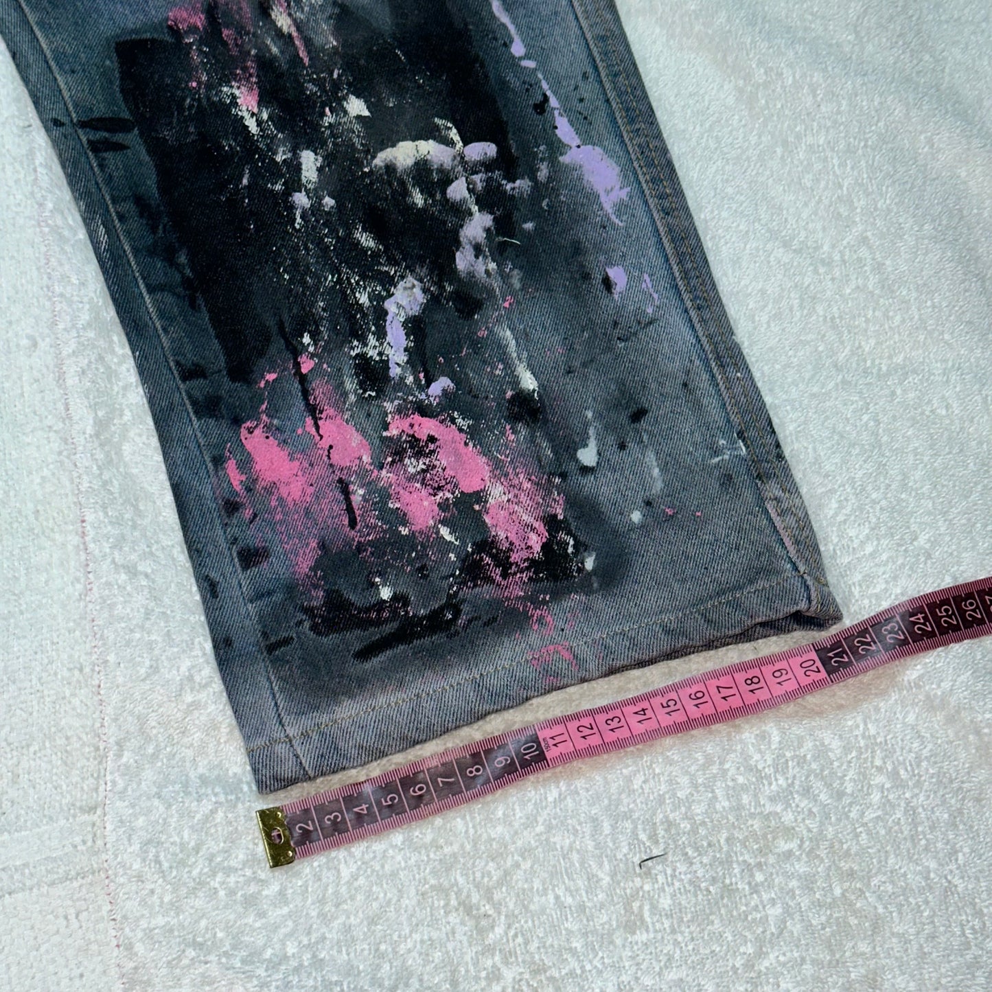 Ultra Distressed Relaxed Painter Jeans